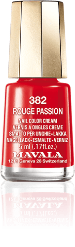 Rouge Passion — A serene and sincere red, like a passionate kiss that we would like to be lasting forever 